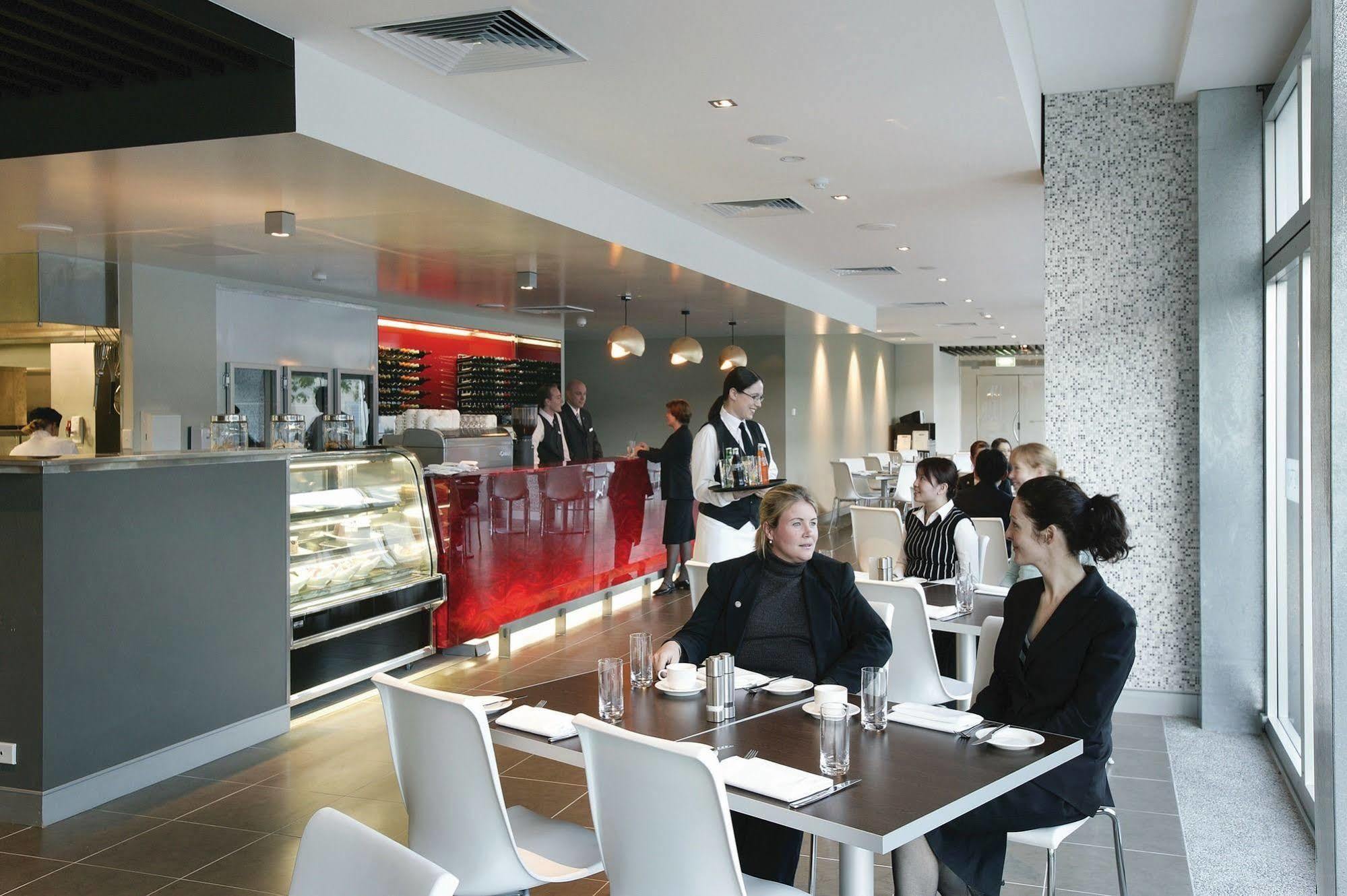 Adina Apartment Hotel Perth Bagian luar foto
